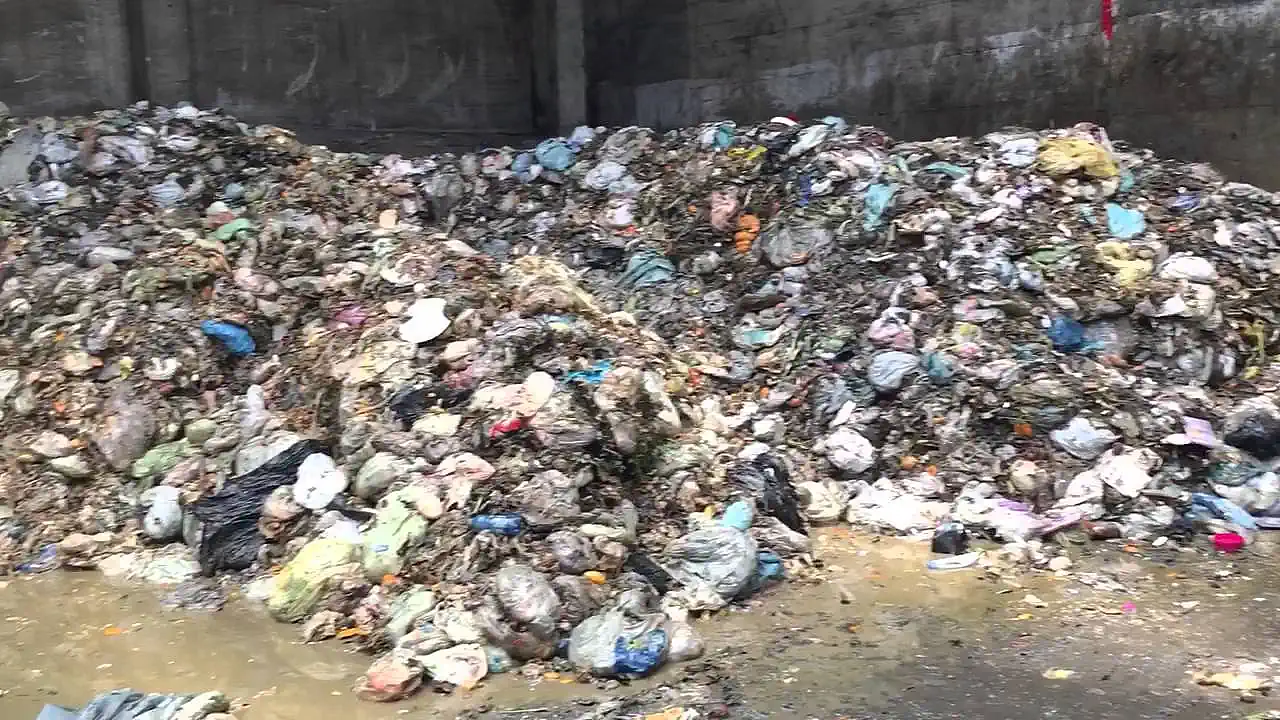 The Doda bioseparator is built to handle source separated food waste that contains a lot of plastic bags and inside those more plastic and foreign items that users thoughtlessly throw into the food bins.